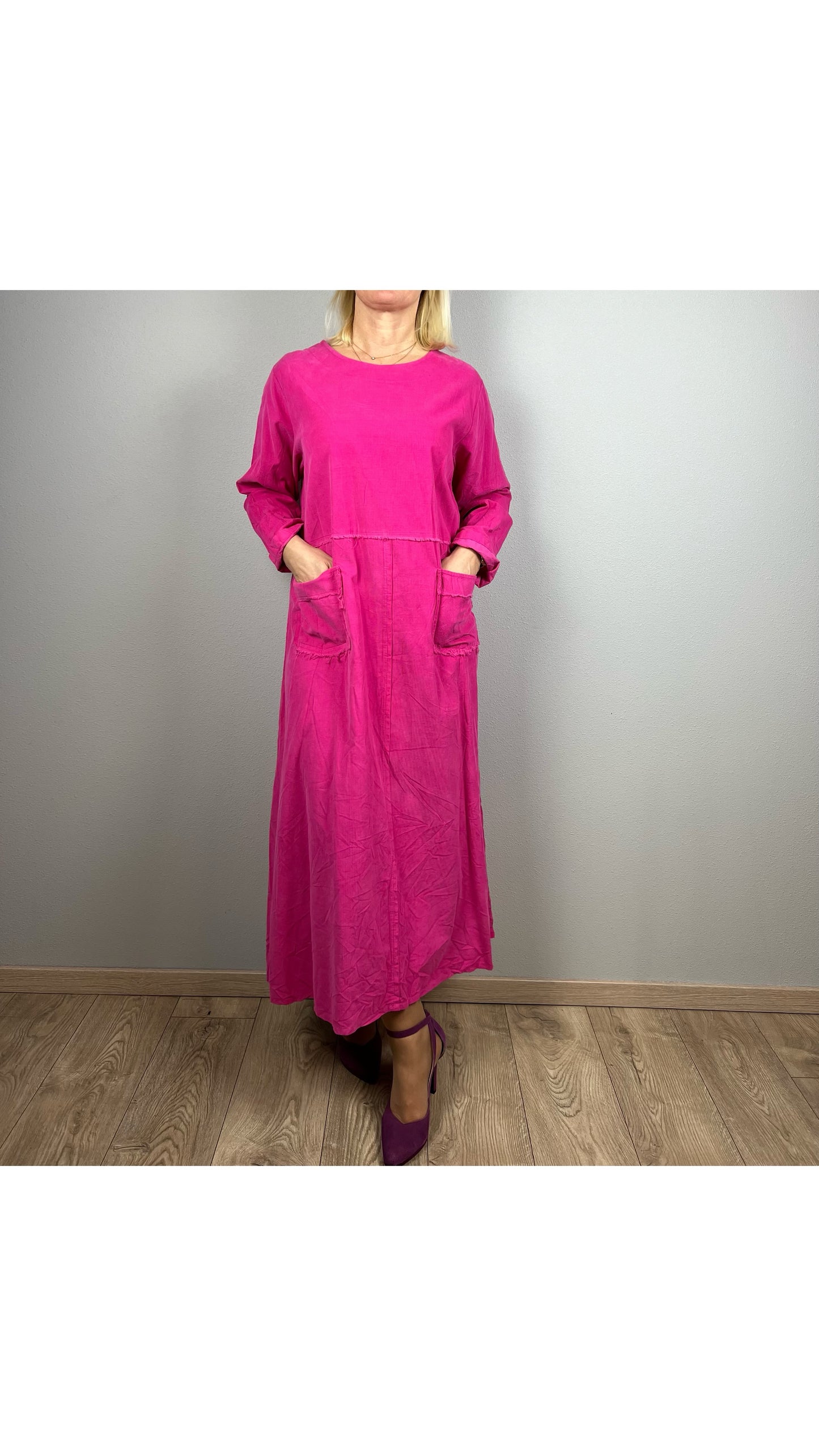 Kleita velveta ar kabatām